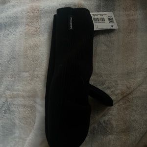 black lululemon knit mittens